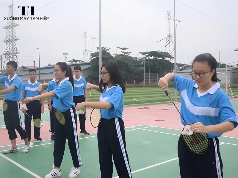 Hình ảnh sinh viên mặc đồng phục trường Đại học Điện lực 5