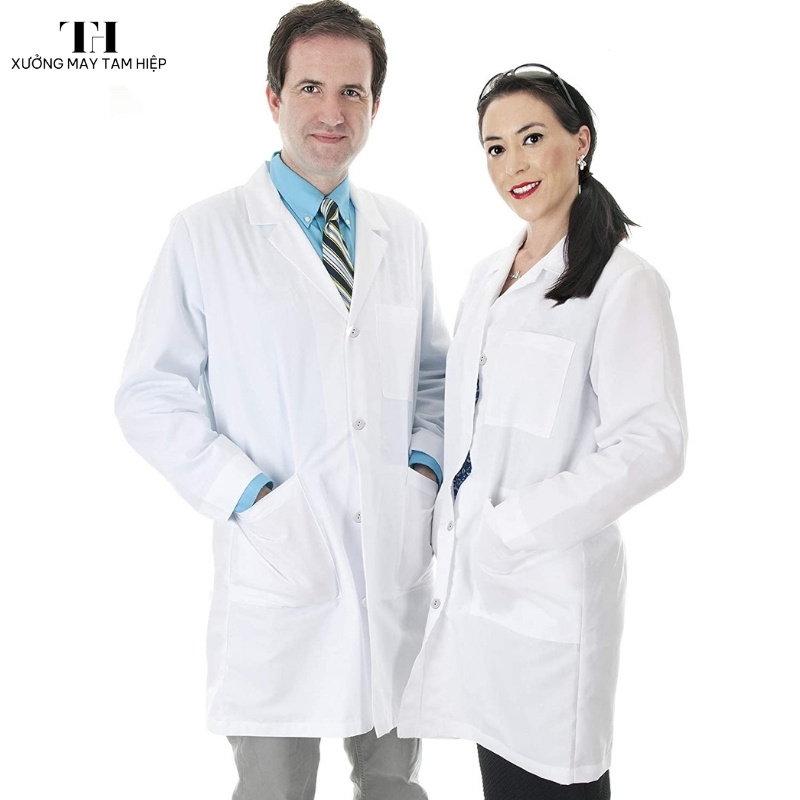 50+ mẫu áo blouse dược sĩ đẹp, chất lượng, giá tốt nhất 2025 7 Chất liệu là yếu tố quyết định đến sự thoải mái và độ bền của áo blouse dược sĩ
