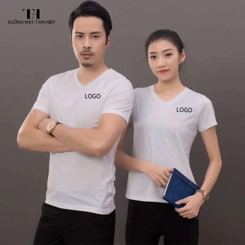 Xưởng may áo thun đồng phục giá rẻ, chất lượng, đa dạng mẫu mã. 9 Áo thun đồng phục cổ tim mang tới vẻ ngoài thanh lịch, dịu dàng