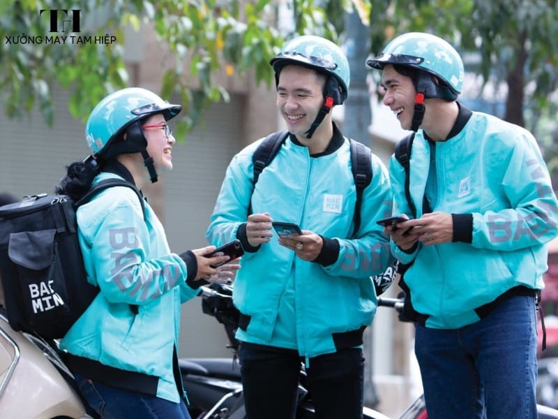 Xưởng may áo khoác đồng phục theo yêu cầu, 999+ mẫu đẹp, giá rẻ 5 Xưởng may Tam Hiệp nhận may áo khoác đồng phục shipper