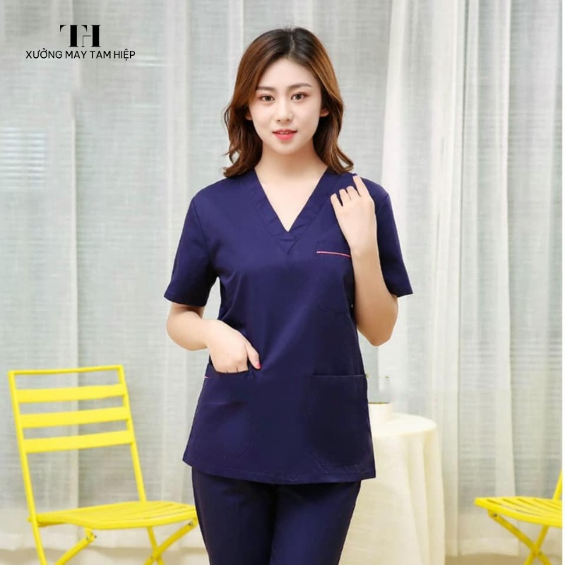 99+ mẫu áo Scrubs chất liệu vải Cotton Hàn lạnh đẹp, đạt chuẩn y tế, giá tại xưởng 17 Áo scrubs màu xanh lam cũng là một lựa được ưu tiên trong đồng phục y tế
