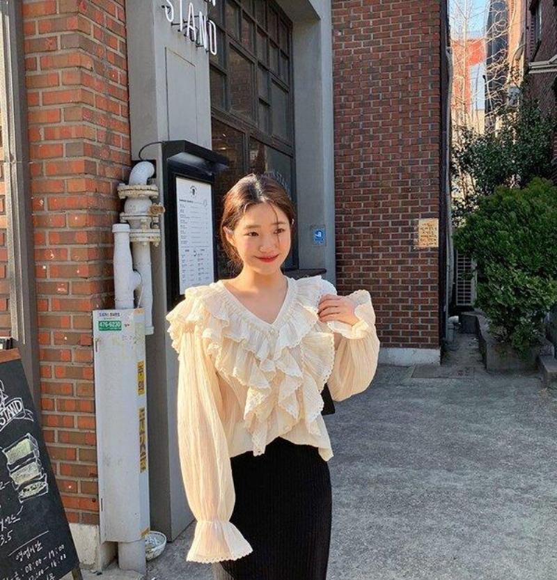 Phối đồ với áo blouse điều dưỡng