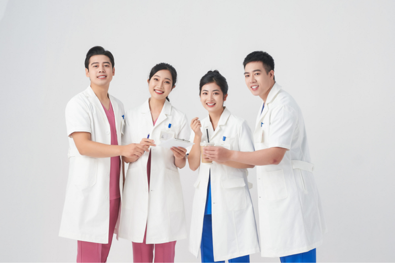 Phối đồ với áo blouse sinh viên