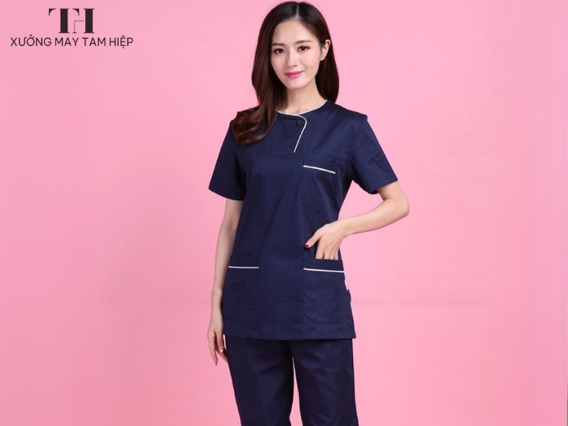Mẫu đồng phục y tá màu xanh tím than hiện đại