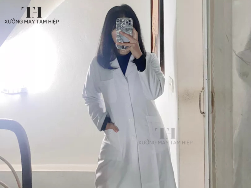Áo Blouse cho bác sĩ nữ