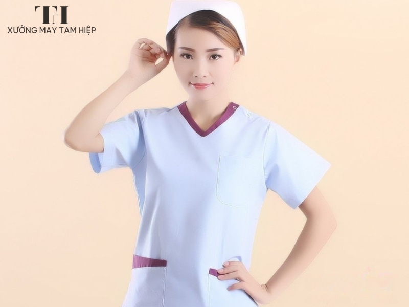 Mẫu đồng phục điều dưỡng nữ màu trắng phối cổ tím