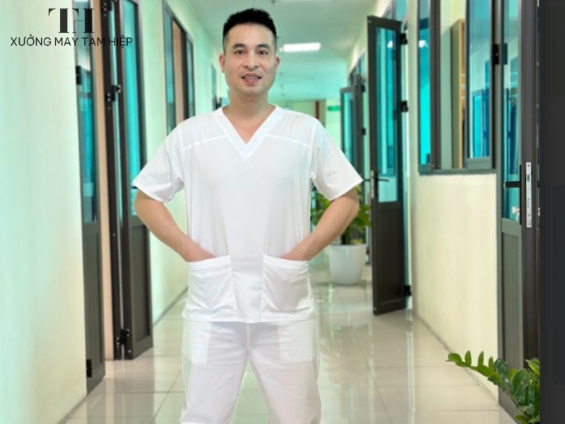 Mẫu đồng phục điều dưỡng nam màu trắng