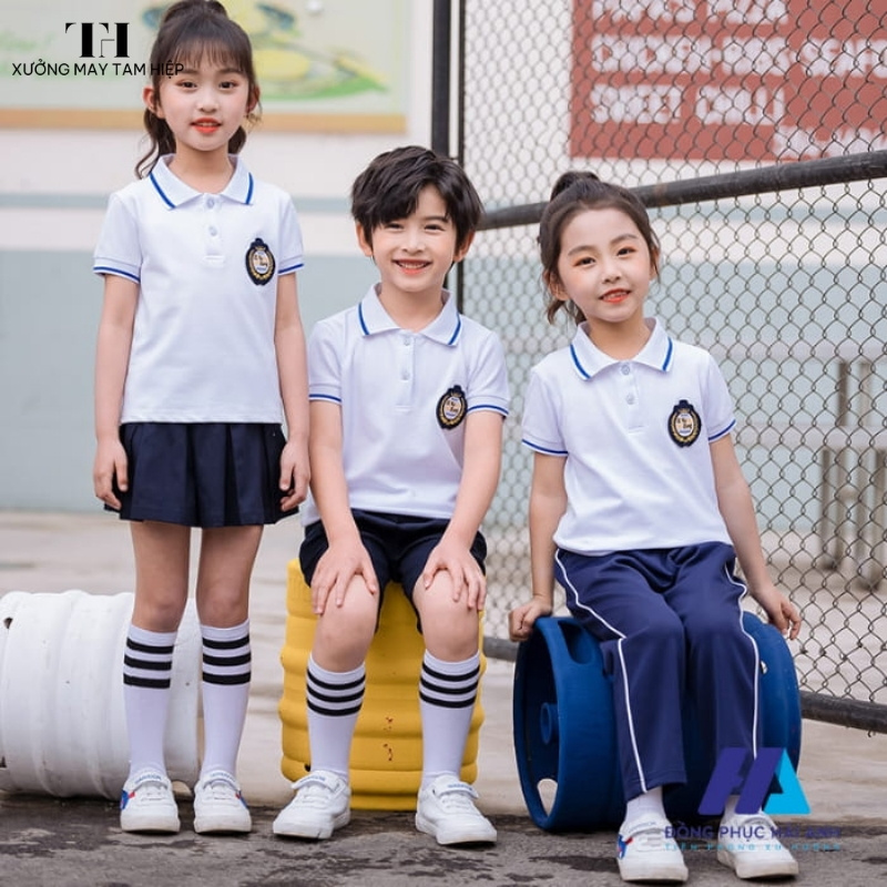 Đồng phục thể dục thoáng khí, co giãn tốt, giúp học sinh vận động dễ dàng