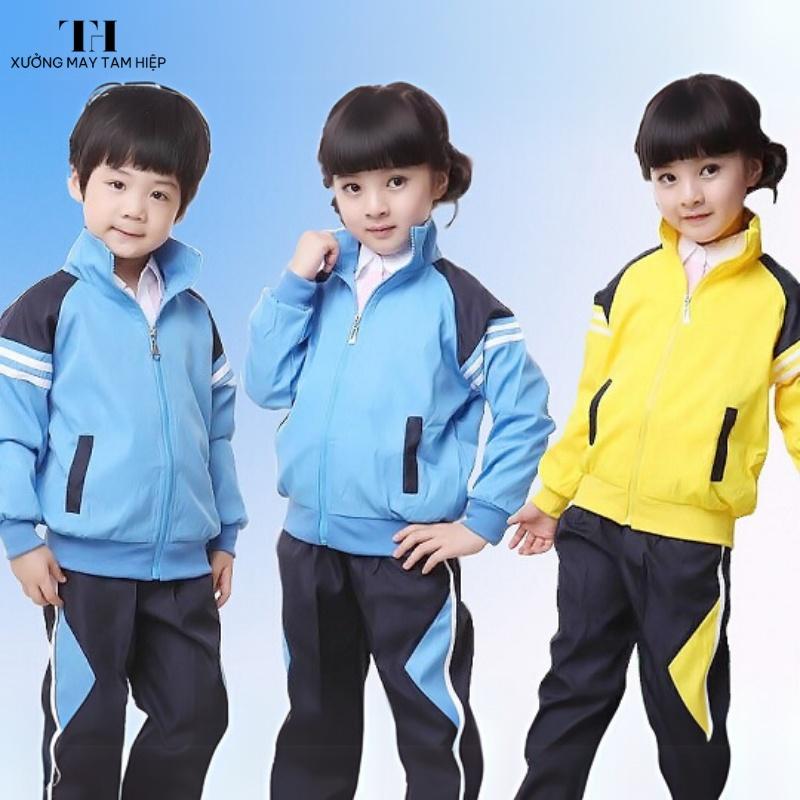 Đồng phục thể thao thoải mái khi tham gia giờ học thể chất hoặc ngoại khóa.