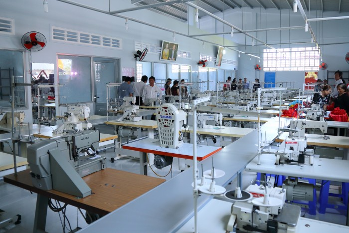 Top 5 xưởng may quần áo giá sỉ được đánh giá tốt ở Hà Nội 3 HaNa - Xưởng may quần áo giá sỉ