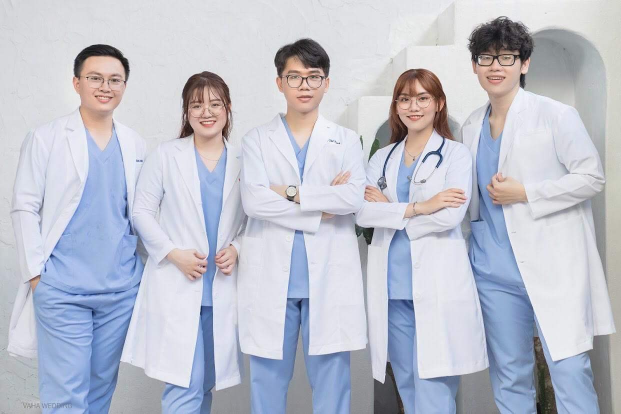 Trang Phục Y Tế Cao Cấp Chuyên Nghiệp & Thời Trang