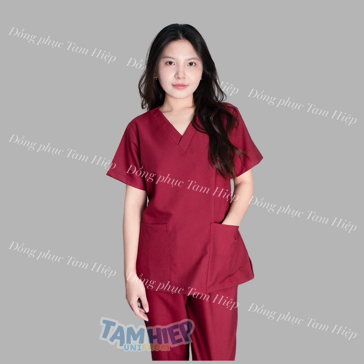 Áo Scrubs cổ tim màu đỏ đô