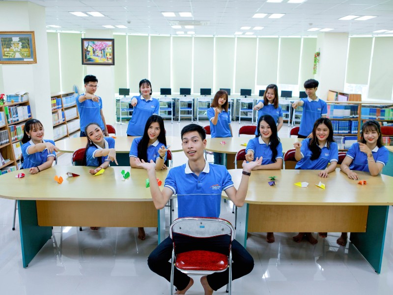 Hình ảnh sinh viên mặc đồng phục Đại học Thành Đô 1