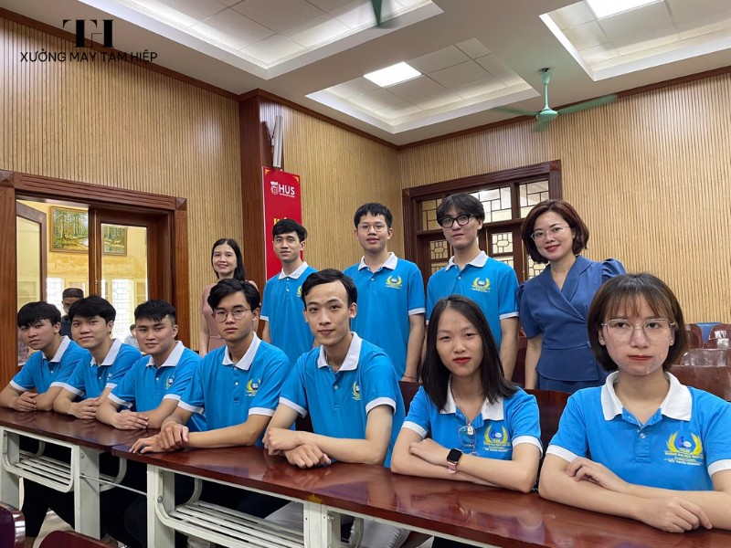 Hình ảnh sinh viên mặc đồng phục Đại học Thuỷ Lợi 1