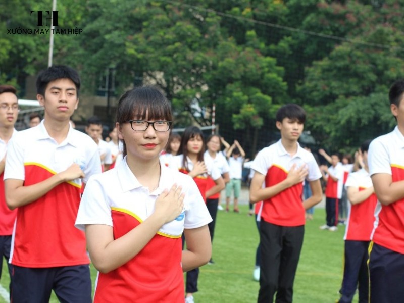 Hình ảnh sinh viên mặc đồng phục Đại học Thuỷ Lợi 2