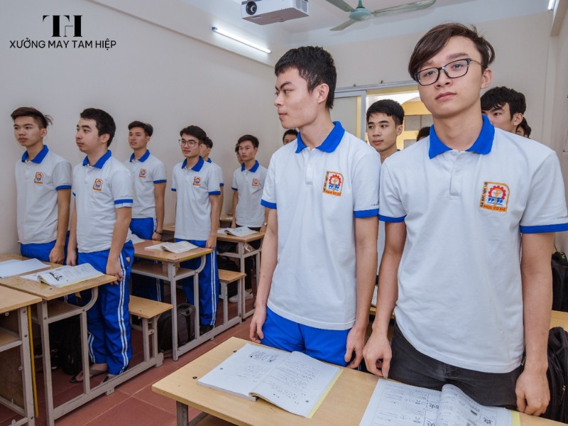 Hình ảnh sinh viên mặc đồng phục Đại học Thuỷ Lợi 4