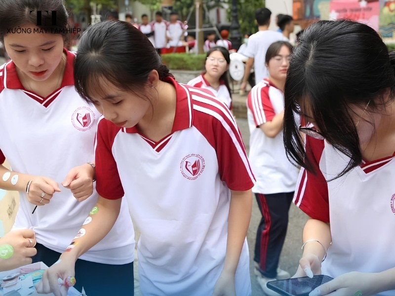 Hình ảnh sinh viên mặc đồng phục Đại học Y Hà Nội 13 Hình ảnh sinh viên mặc đồng phục Đại học Văn hoá Hà Nội 7