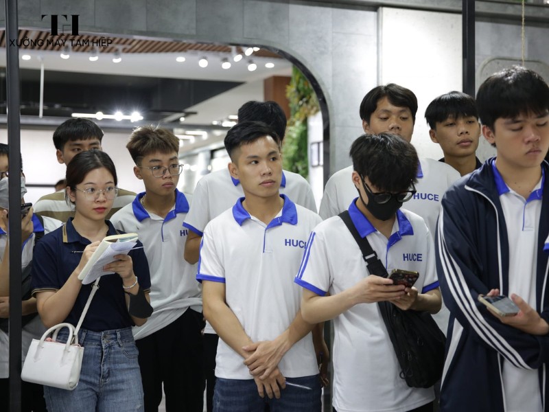 Hình ảnh sinh viên mặc đồng phục Đại học Y Hà Nội 10 Hình ảnh sinh viên mặc đồng phục Đại học Xây dựng 4