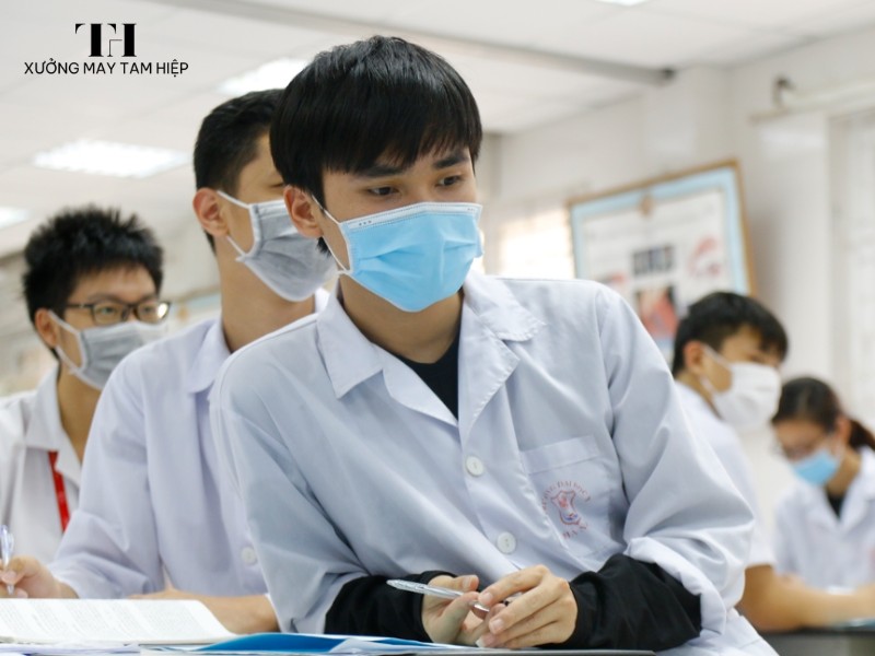 Hình ảnh sinh viên mặc đồng phục Đại học Y Hà Nội 6 Hình ảnh sinh viên mặc đồng phục Đại học Y Hà Nội 2