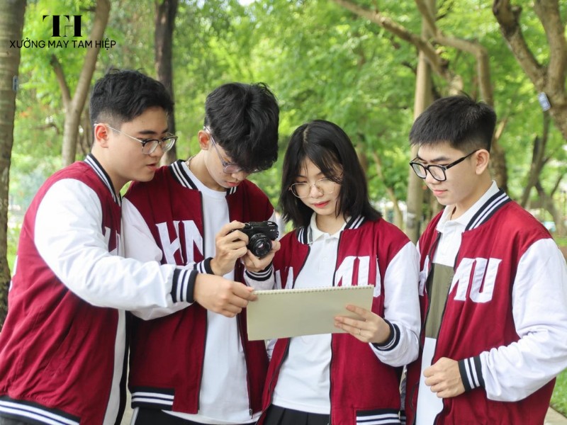 Hình ảnh sinh viên mặc đồng phục Đại học Xây dựng 9 Hình ảnh sinh viên mặc đồng phục Đại học Y Hà Nội 3