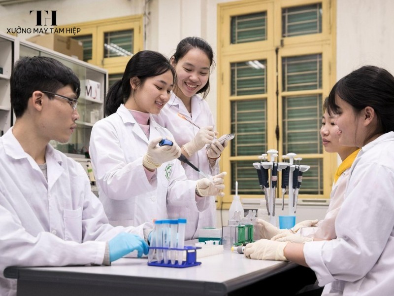 Hình ảnh sinh viên mặc đồng phục Đại học Xây dựng 12 Hình ảnh sinh viên mặc đồng phục Đại học Y Hà Nội 7