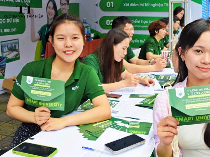 Hình ảnh sinh viên mặc đồng phục Đại học Xây dựng 9 Hình ảnh sinh viên mặc đồng phục Đại học Y tế công cộng 3