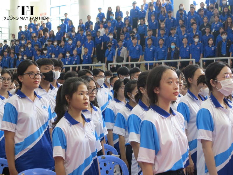 Hình ảnh sinh viên mặc đồng phục trường Đại học Điện lực 1