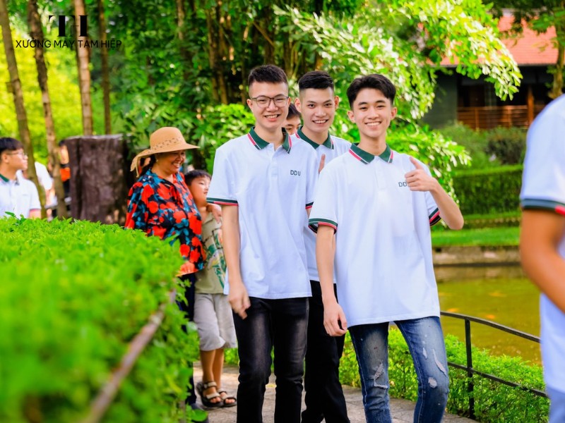 Hình ảnh sinh viên mặc đồng phục trường Đại học Đông Đô 1