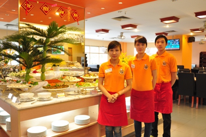 Xưởng may đồng phục cho quán nhậu với thiết kế theo yêu cầu riêng
